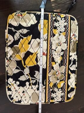 Vera Bradley Dogwood Print Quilted  Tech Tablet sleeve cover